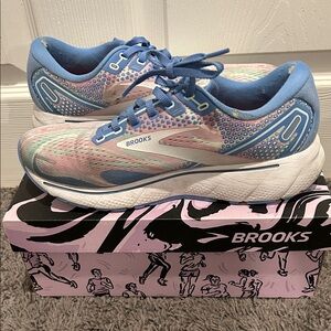 Brooks Ghost 14  Limited Edition Sneakers
8.5 Wide, Women’s